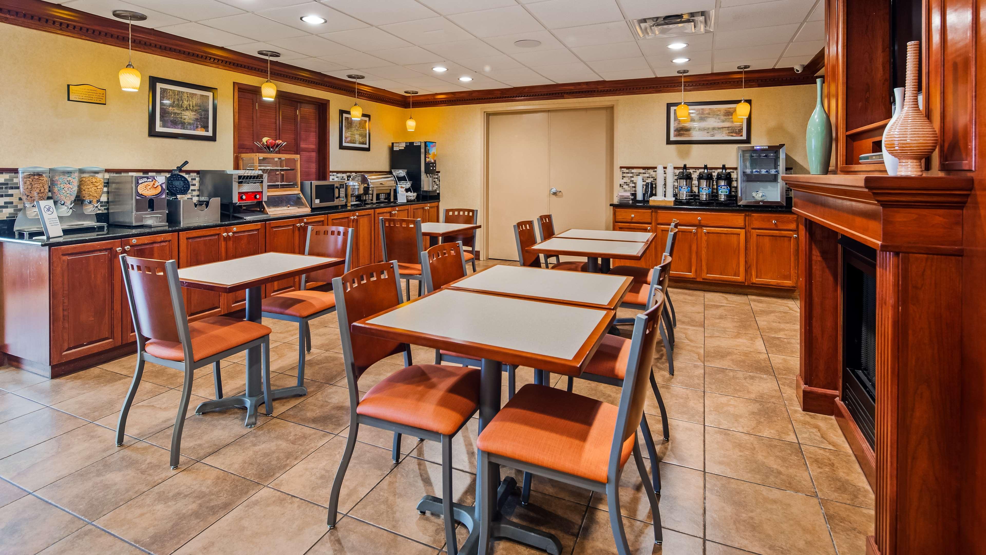 Best Western Plus Strawberry Inn & Suites Knoxville Zewnętrze zdjęcie